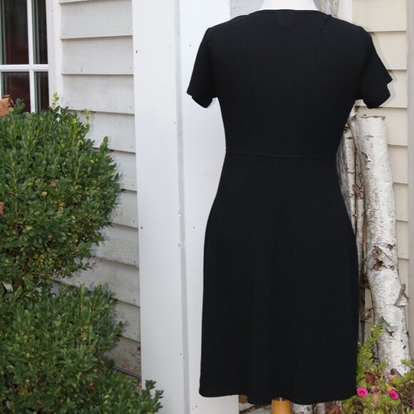 Rabbit Rabbit Rabbit Designs Black Knit Crepe V-Neck Short Sleeve Dress 12 - Picture 4 of 6